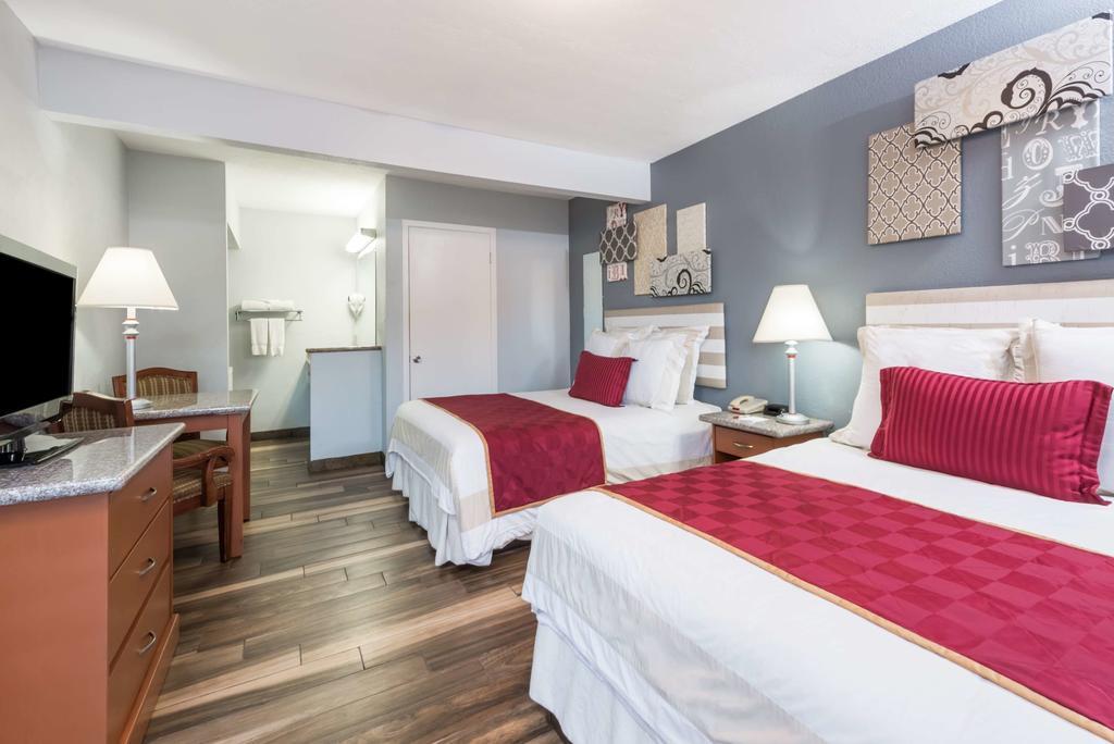 Ramada By Wyndham Near Seaworld / Mission Beach San Diego Dış mekan fotoğraf