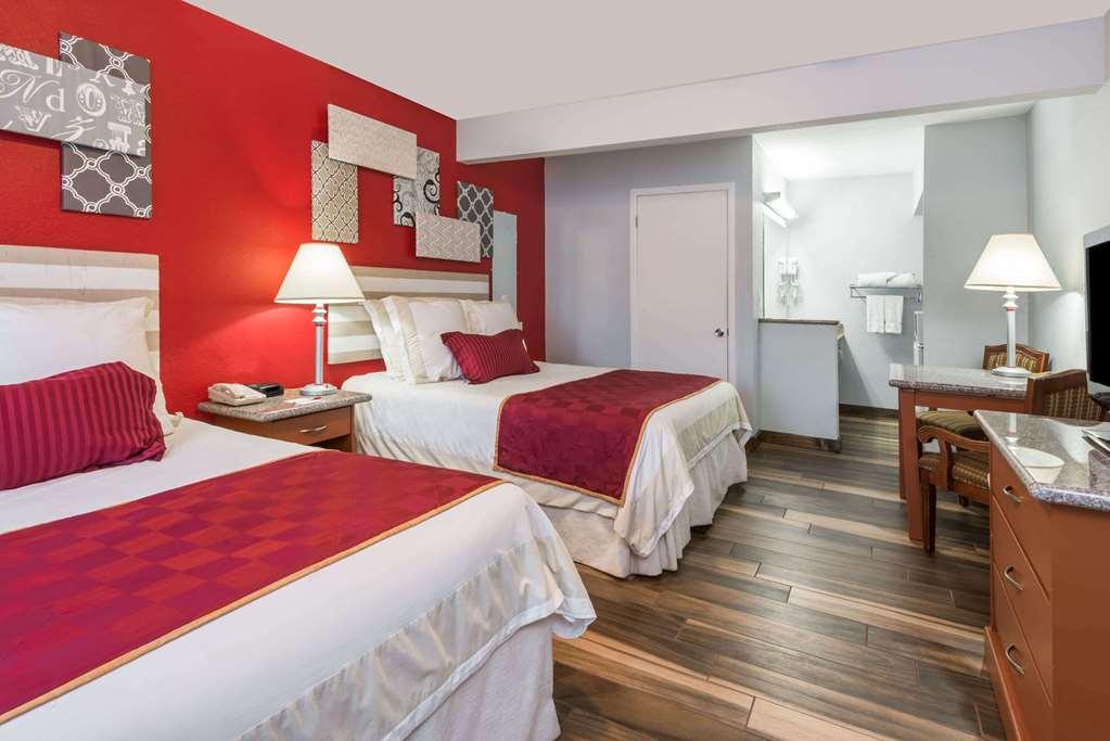 Ramada By Wyndham Near Seaworld / Mission Beach San Diego Dış mekan fotoğraf