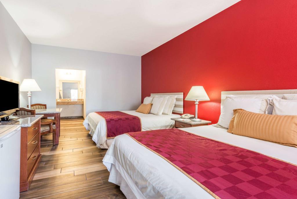 Ramada By Wyndham Near Seaworld / Mission Beach San Diego Dış mekan fotoğraf