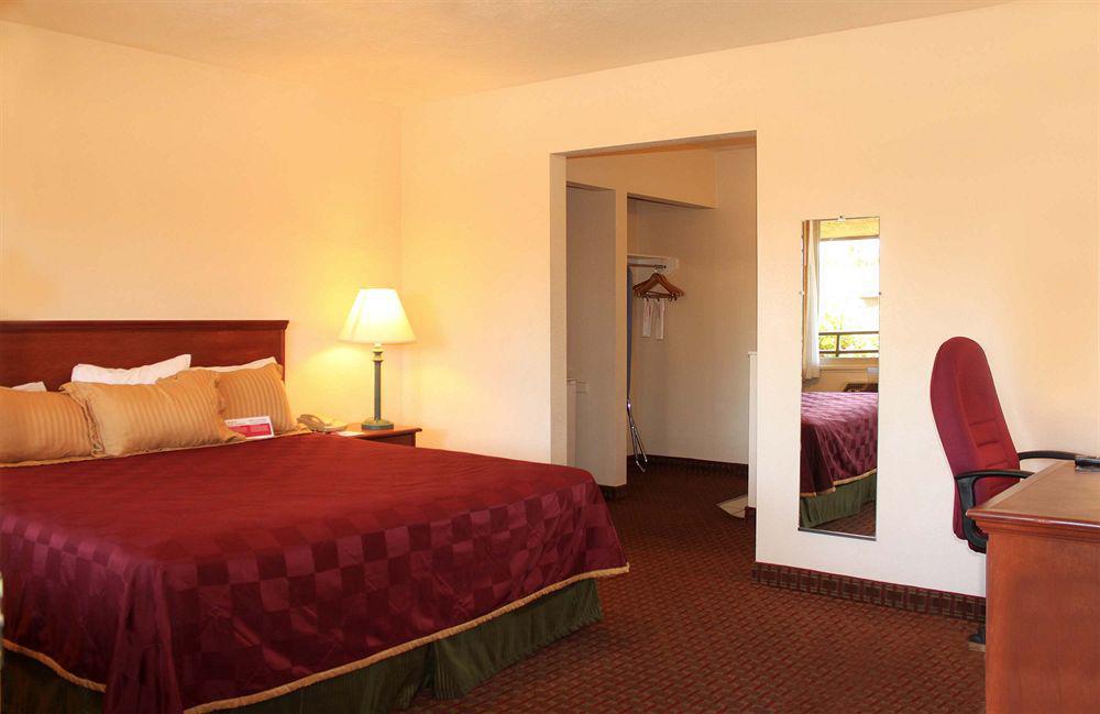Ramada By Wyndham Near Seaworld / Mission Beach San Diego Dış mekan fotoğraf