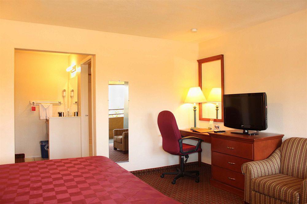 Ramada By Wyndham Near Seaworld / Mission Beach San Diego Dış mekan fotoğraf